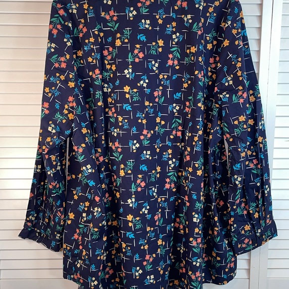 Woman Within floral button-down V-neck long sleeve tunic top 2X 26/28 - Picture 6 of 7